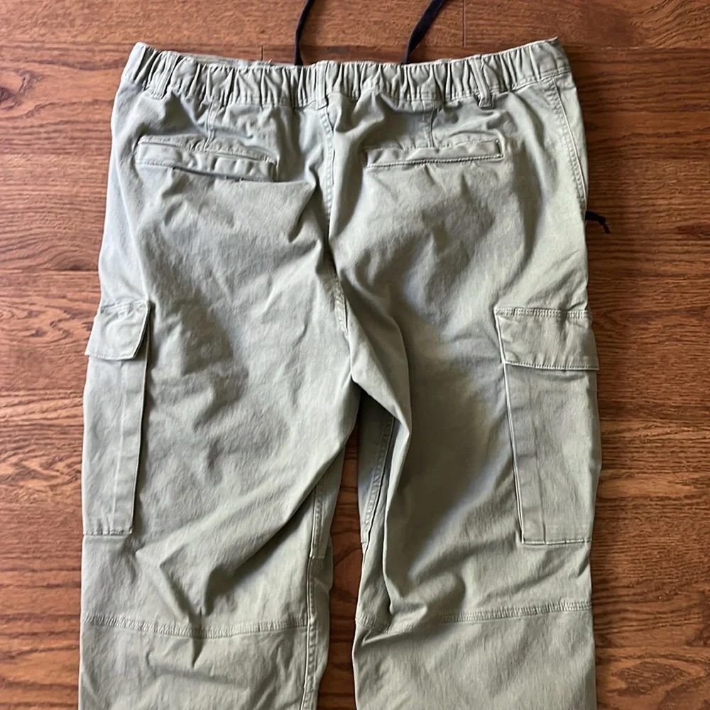 H&M Men's Cargo Pants. - Picture 7 of 8